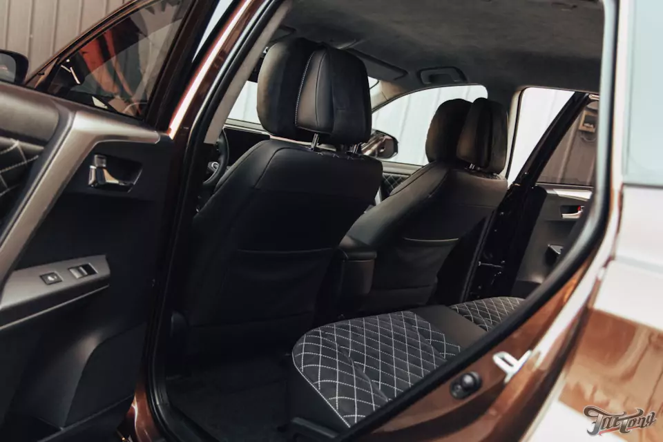 Предпродажная подготовка Toyota RAV4 в отделе детейлинга